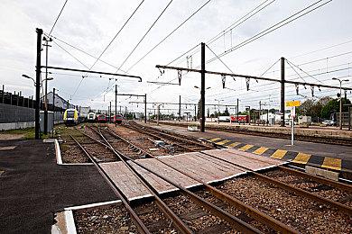 《克苏鲁的信徒》Steam抢先体验 邪恶城市建设模拟